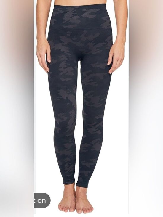 SPANX Pants - SPANX: LOOK AT ME NOW SEAMLESS LEGGINGS - BLACK CAMO